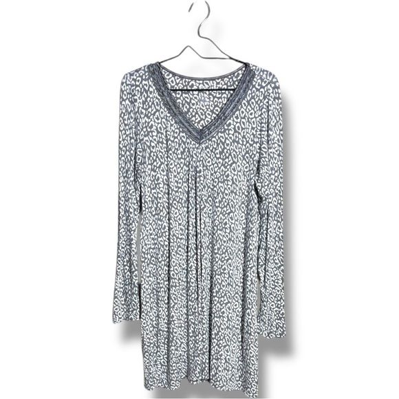 Apt. 9 Gray and White Leopard Print V-Neck Long Sleeve Loose Fit Mini Dress - Picture 9 of 14
